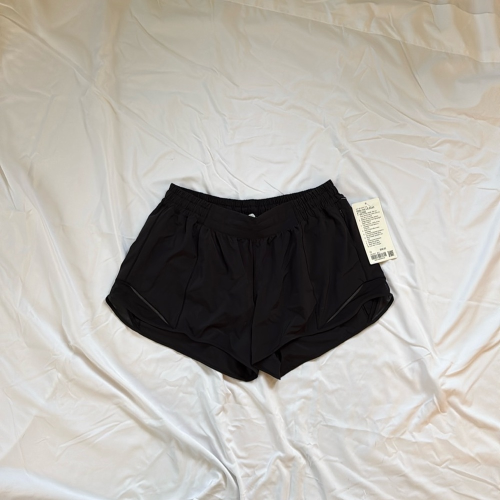 NWT Lululemon Hotty Hot shorts 4”